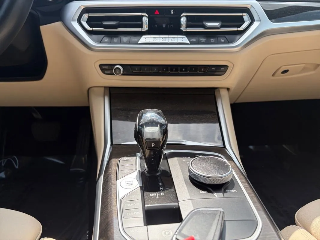 BMW 330i photo 12