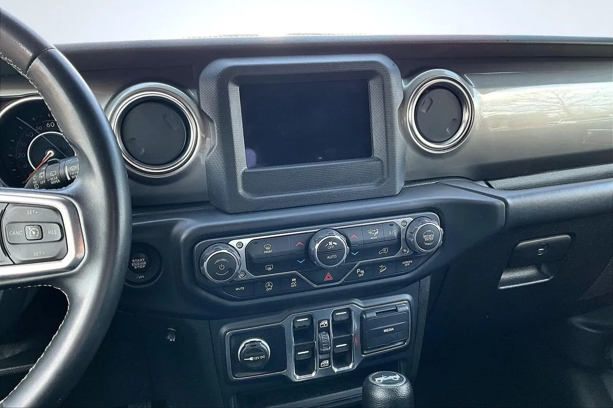 Jeep Wrangler photo 6
