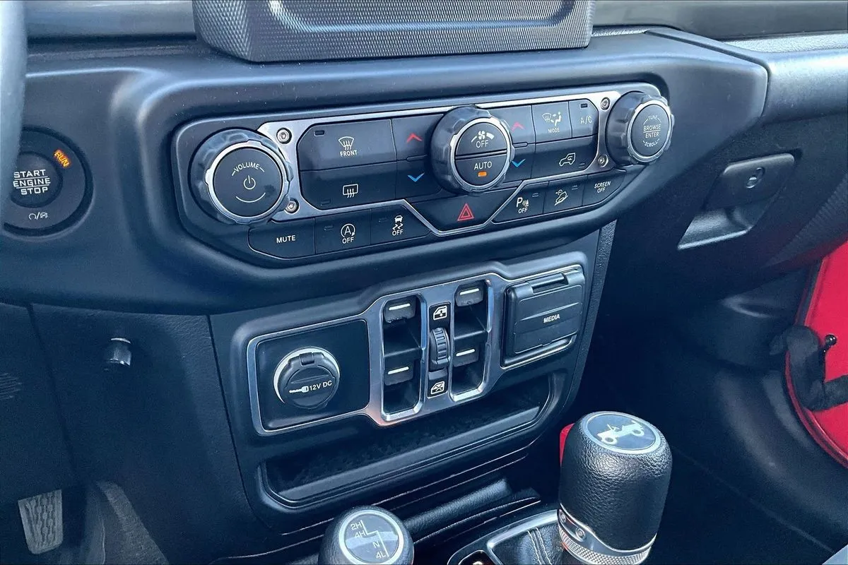 Jeep Wrangler photo 30
