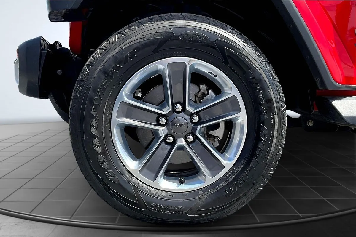 Jeep Wrangler photo 9