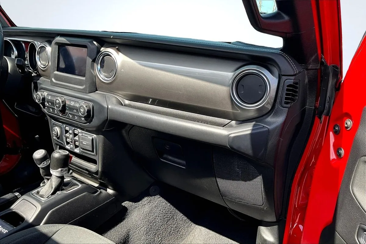 Jeep Wrangler photo 17