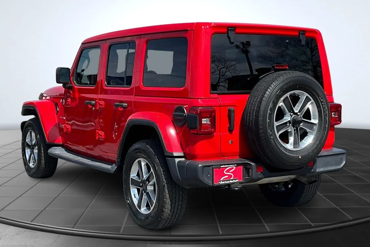 Jeep Wrangler photo 2