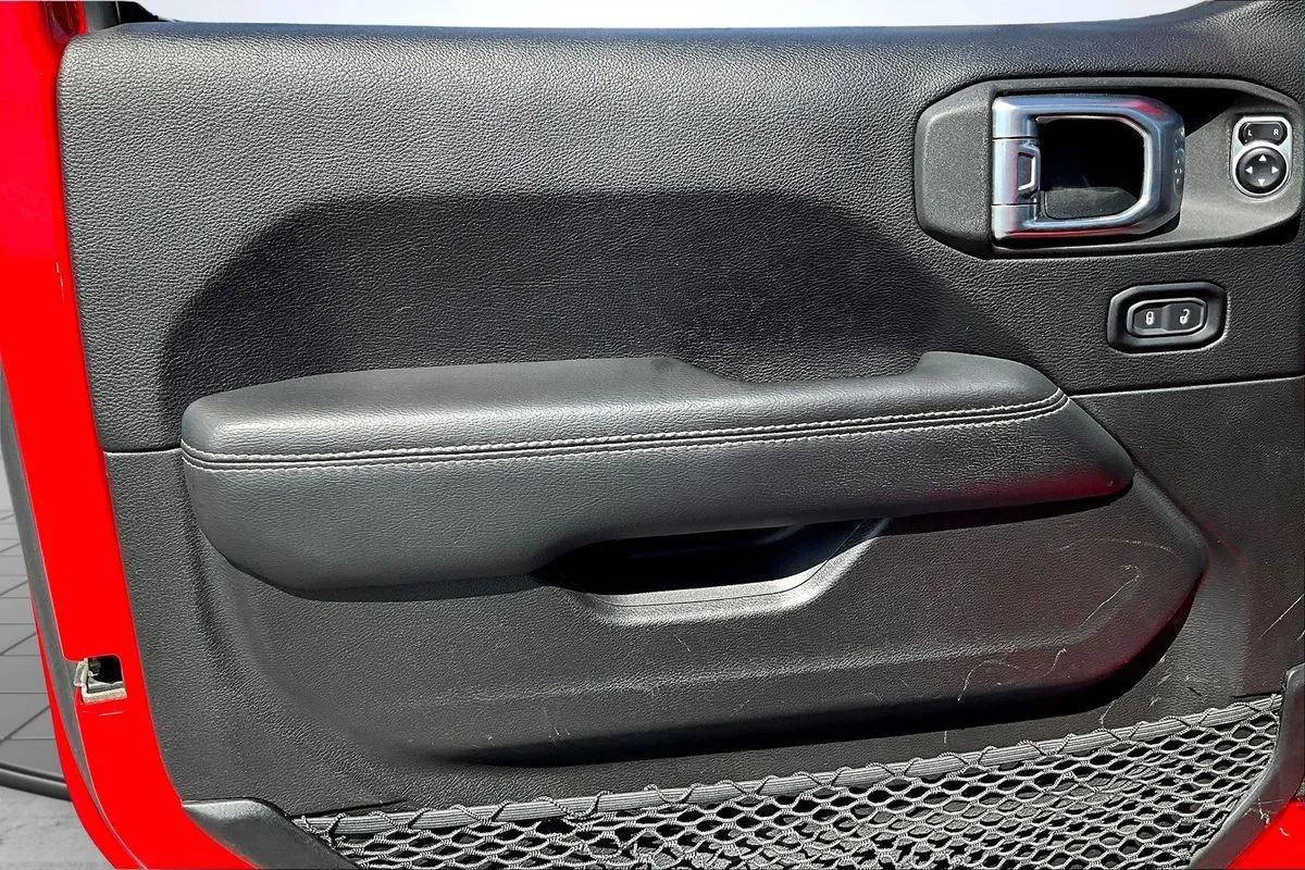 Jeep Wrangler photo 23