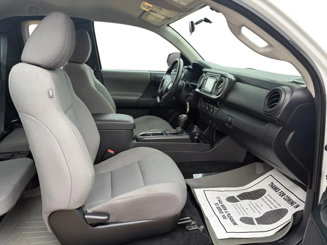 Toyota Tacoma photo 15