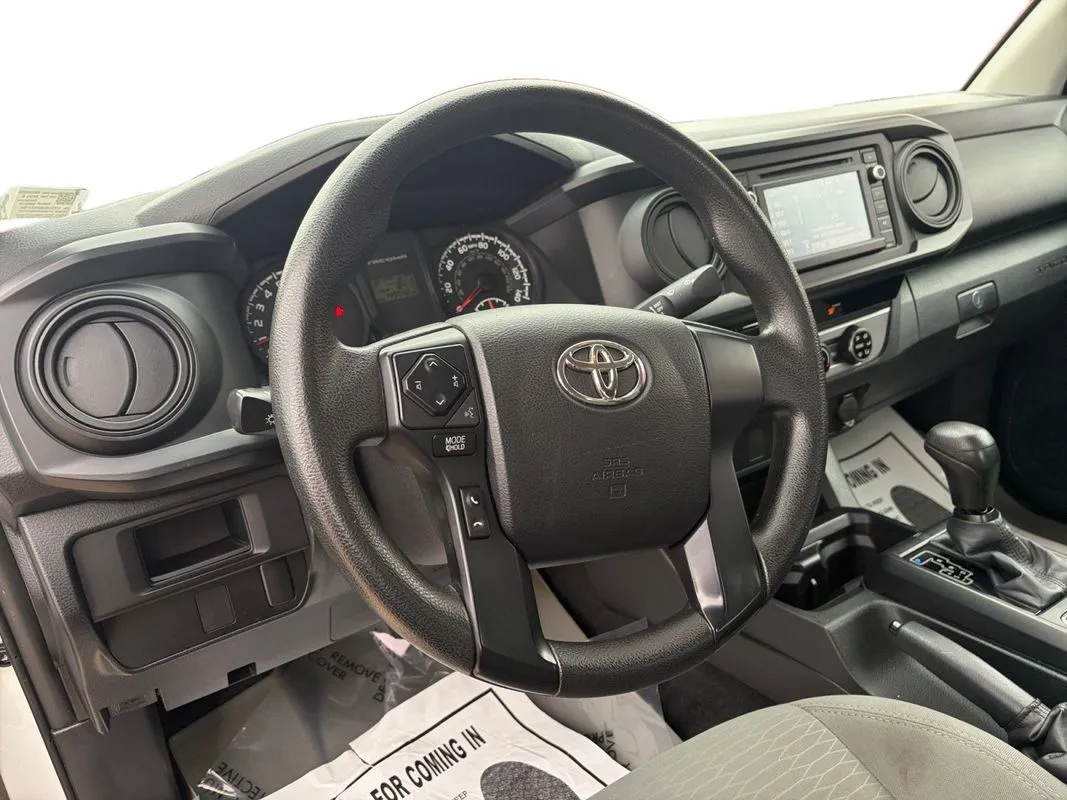 Toyota Tacoma photo 11