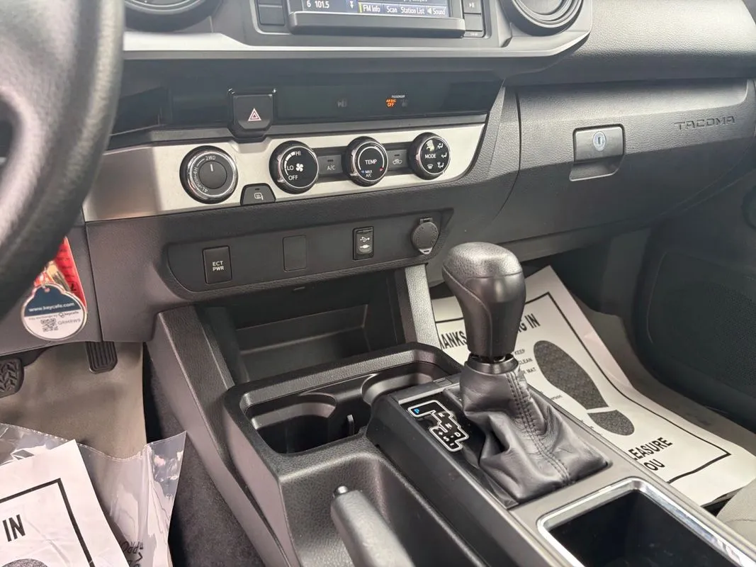 Toyota Tacoma photo 12