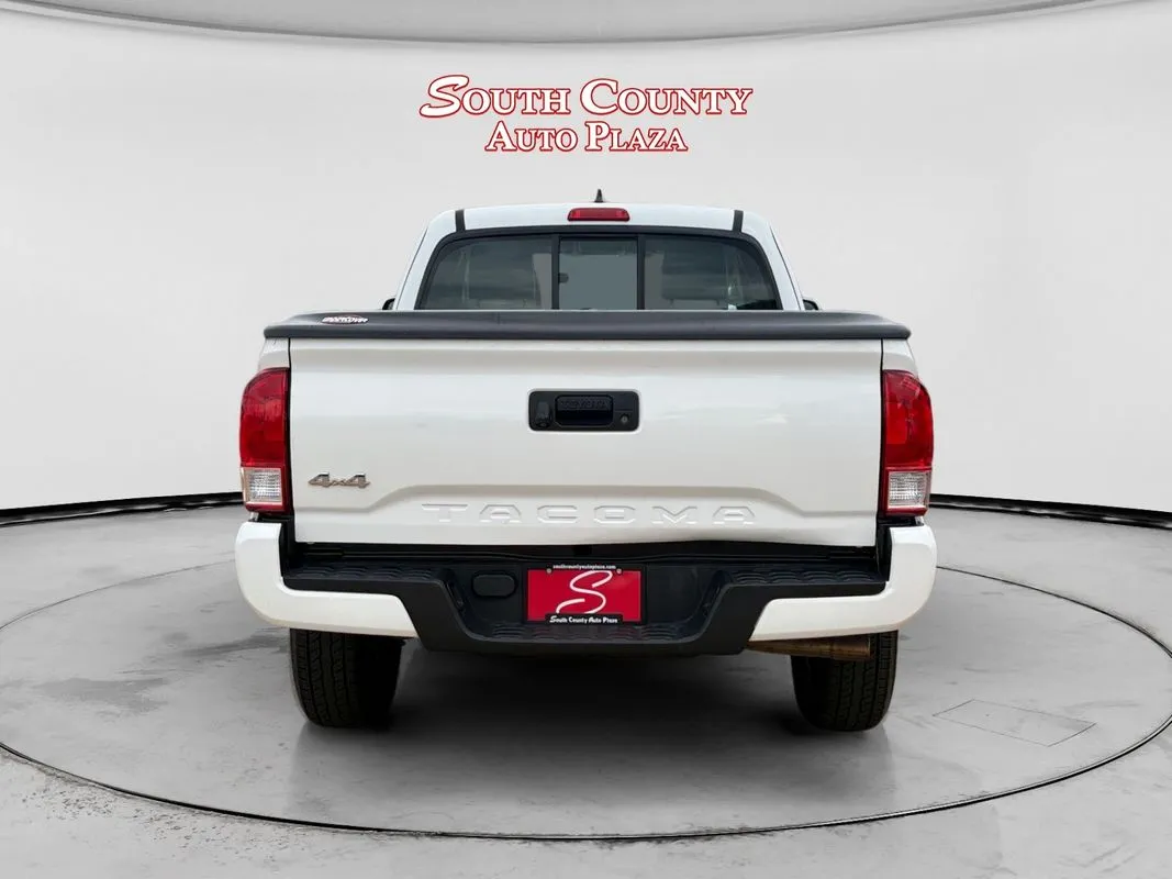 Toyota Tacoma photo 4