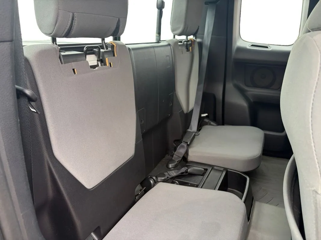 Toyota Tacoma photo 17