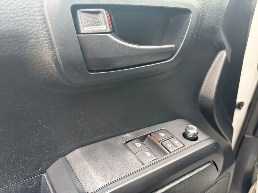 Toyota Tacoma photo 16