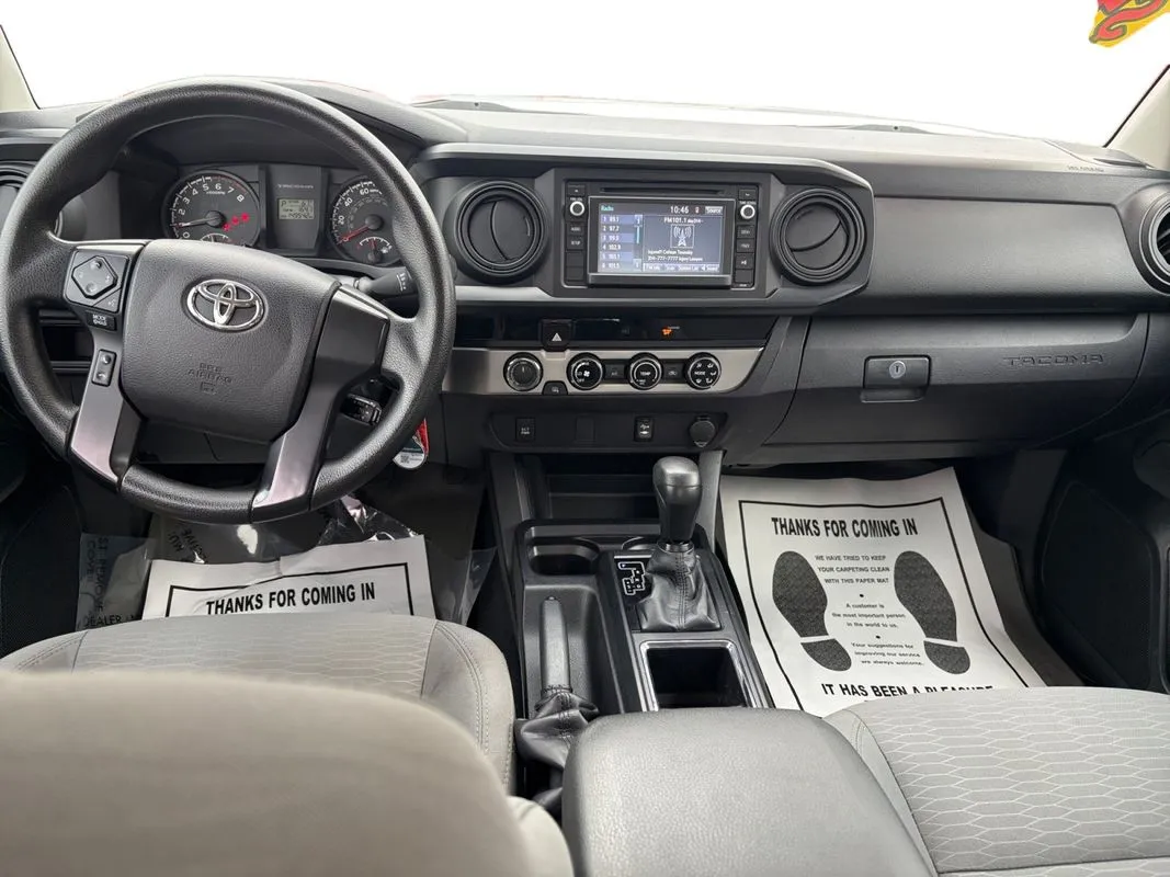 Toyota Tacoma photo 14