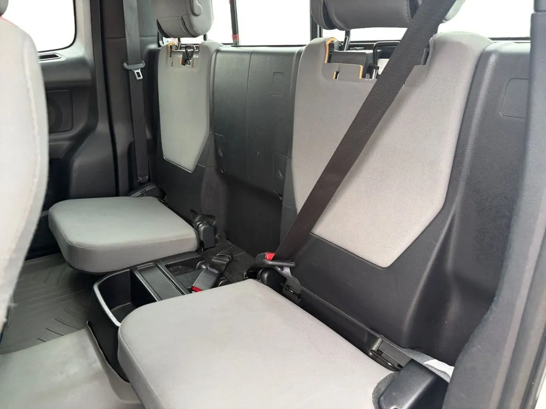 Toyota Tacoma photo 13