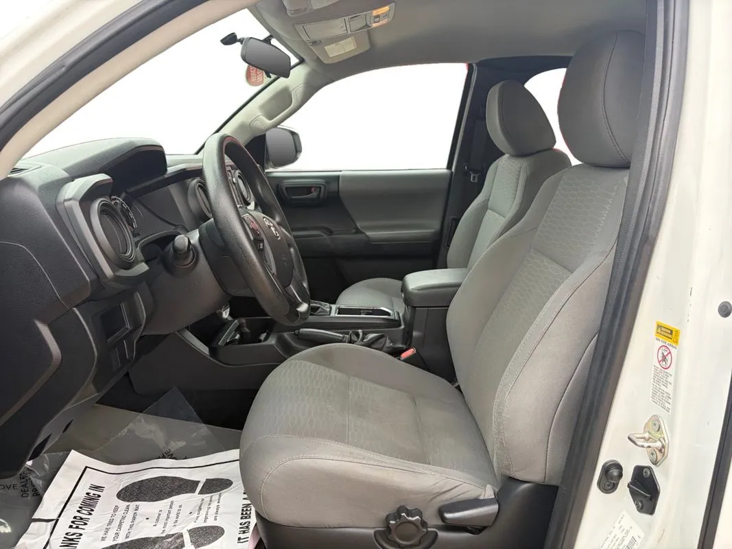 Toyota Tacoma photo 10
