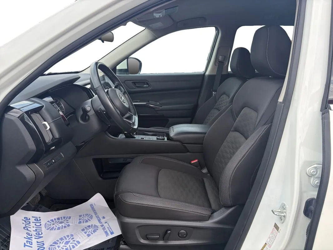 Nissan Pathfinder photo 10