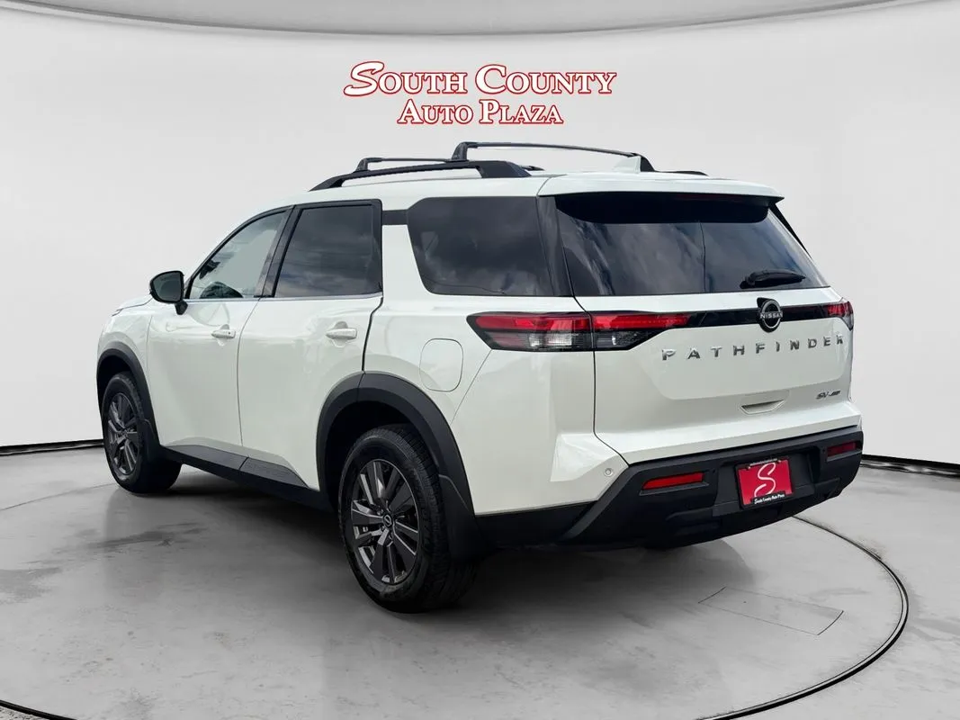 Nissan Pathfinder photo 3