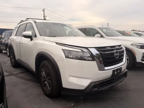 White 2023 Nissan Pathfinder SV 4WD for sale in St. Louis, MO