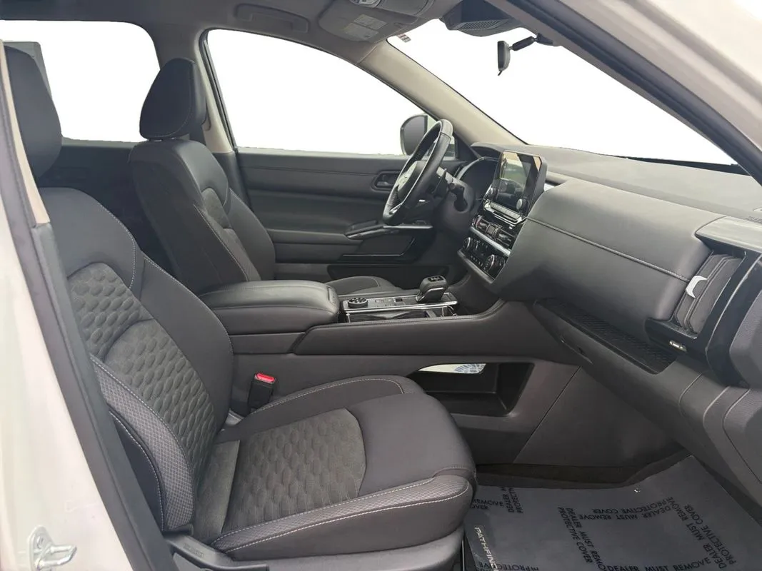 Nissan Pathfinder photo 15