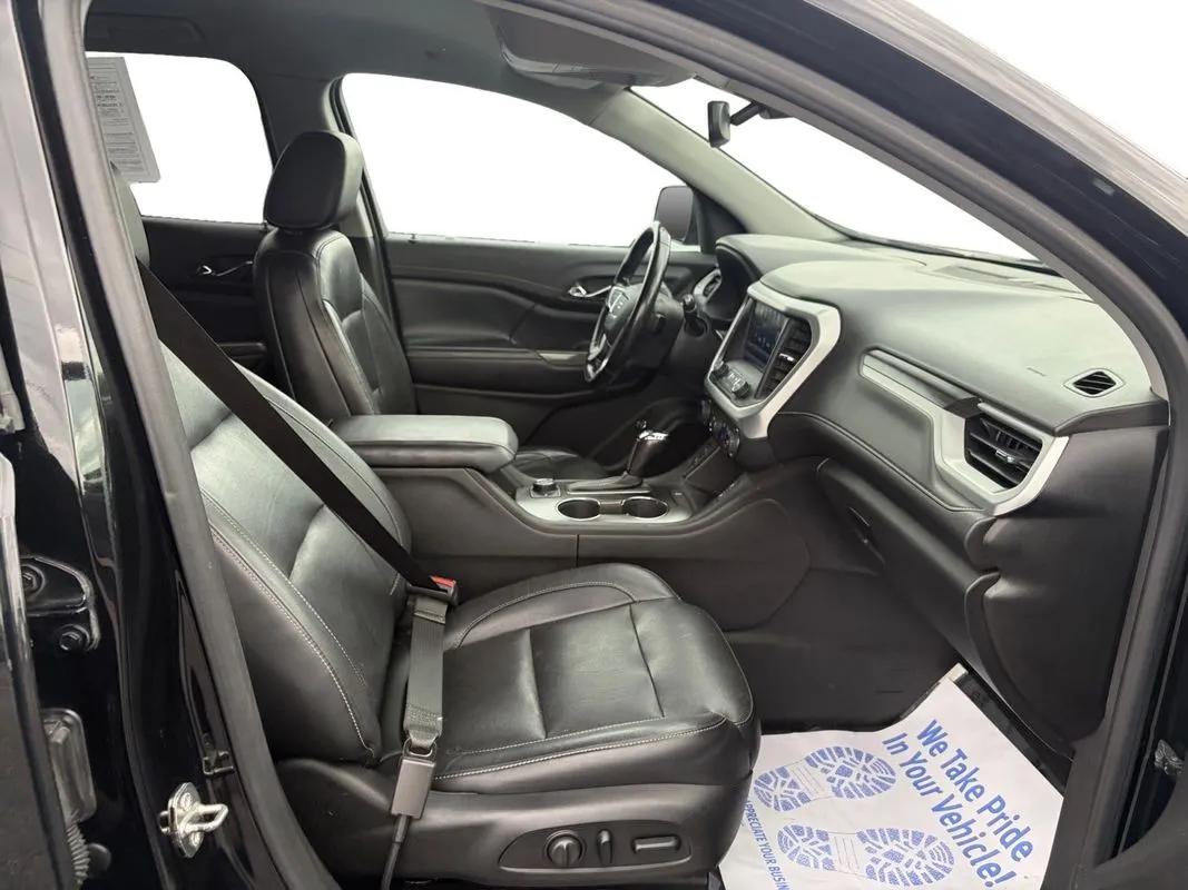 GMC Acadia photo 15