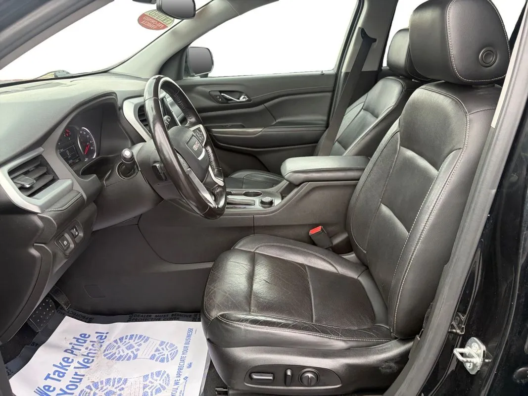 GMC Acadia photo 10