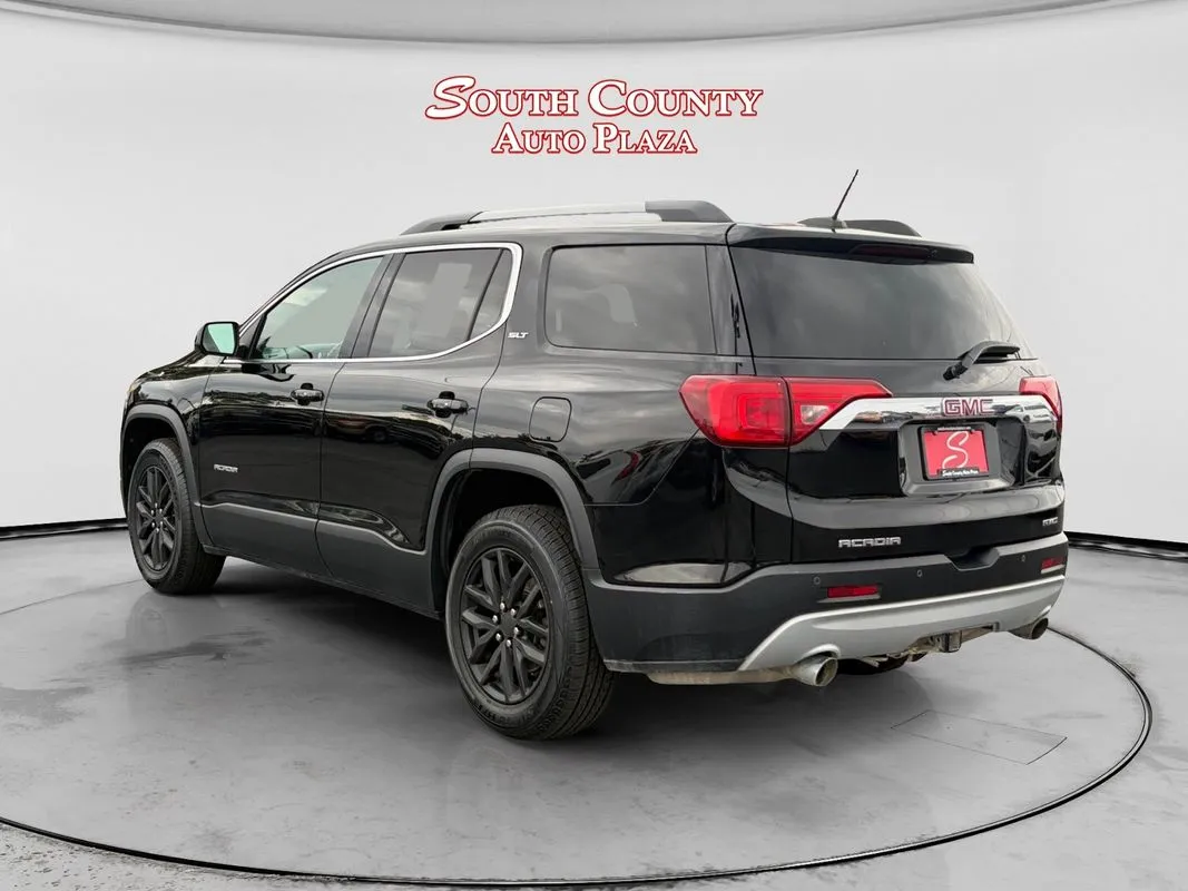 GMC Acadia photo 3