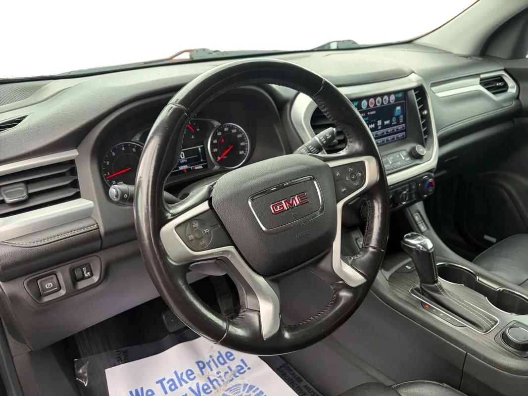 GMC Acadia photo 11
