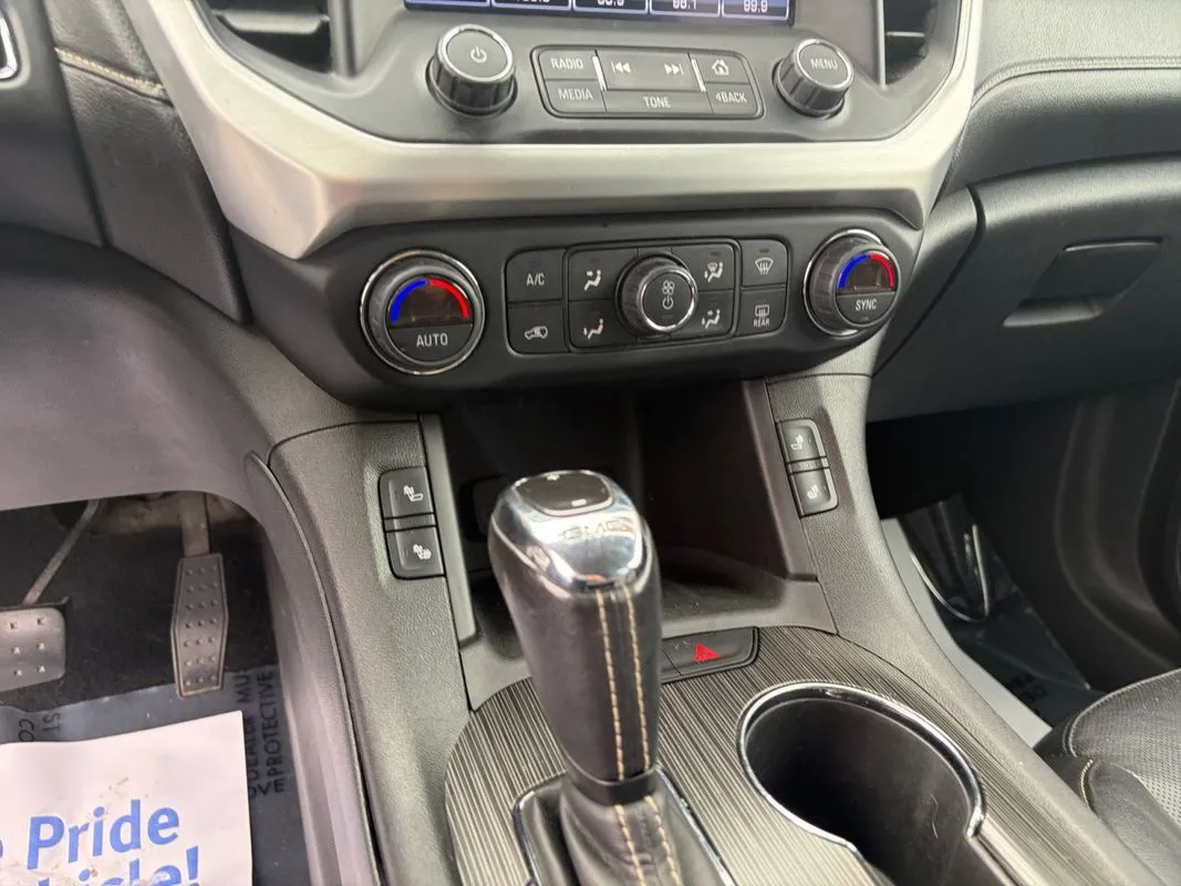 GMC Acadia photo 12