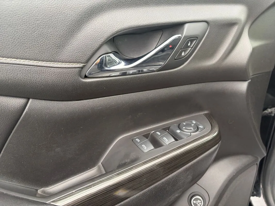 GMC Acadia photo 16
