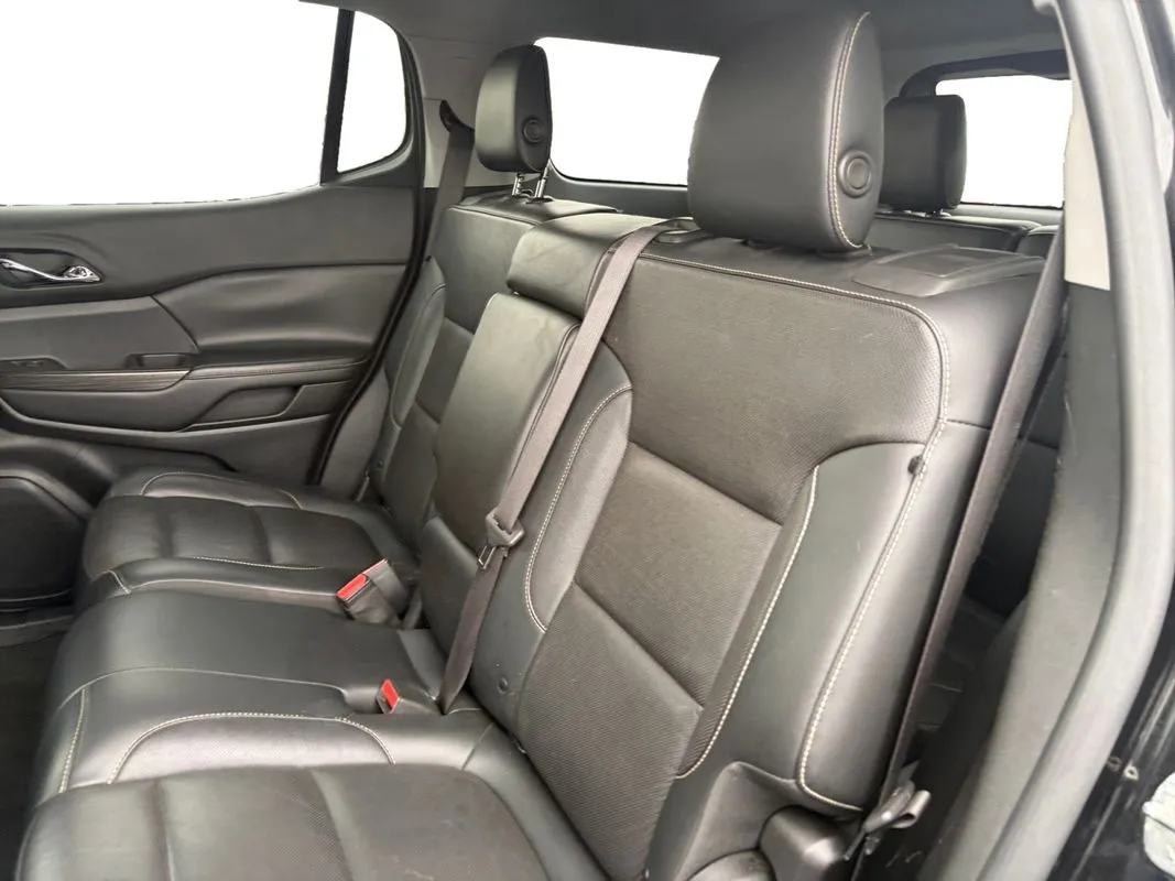 GMC Acadia photo 13