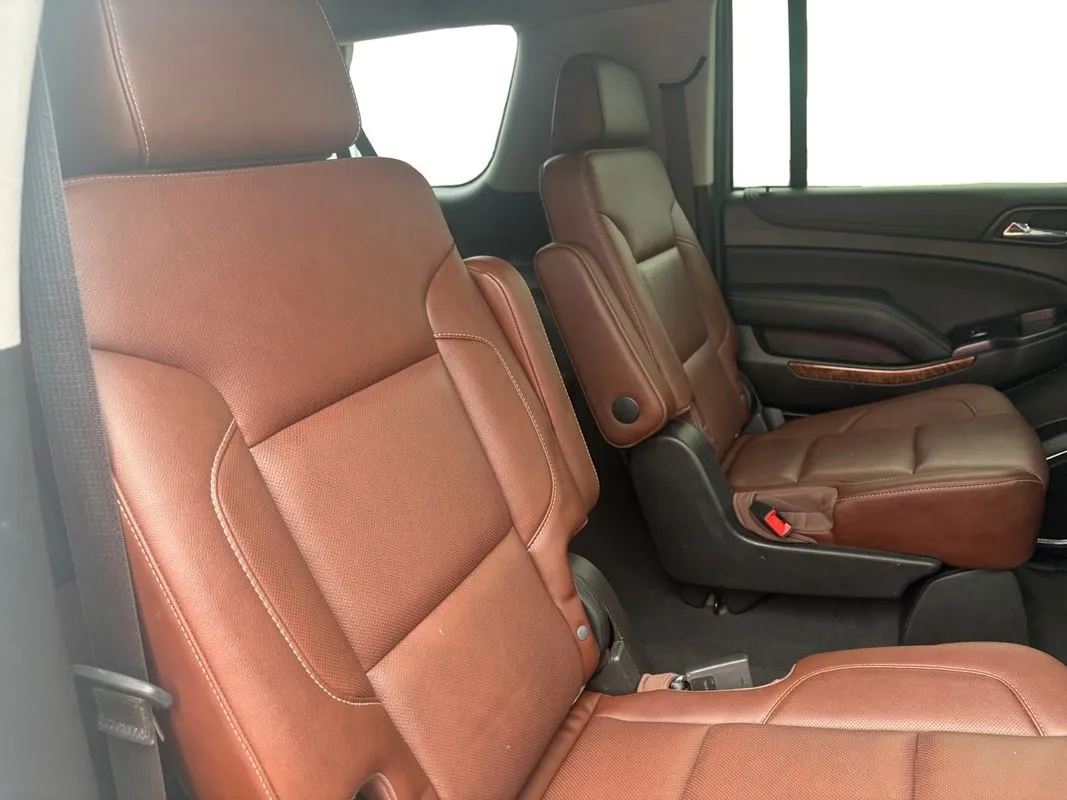 Chevrolet Suburban photo 17