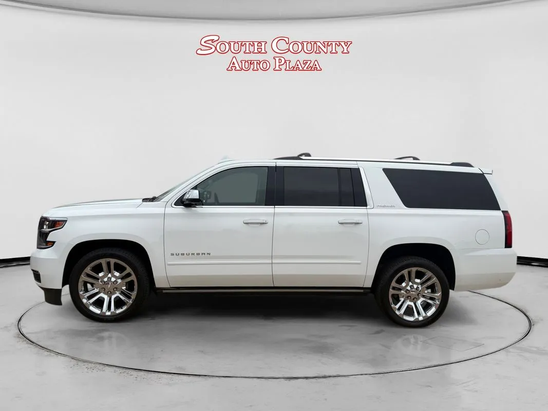 Chevrolet Suburban photo 2