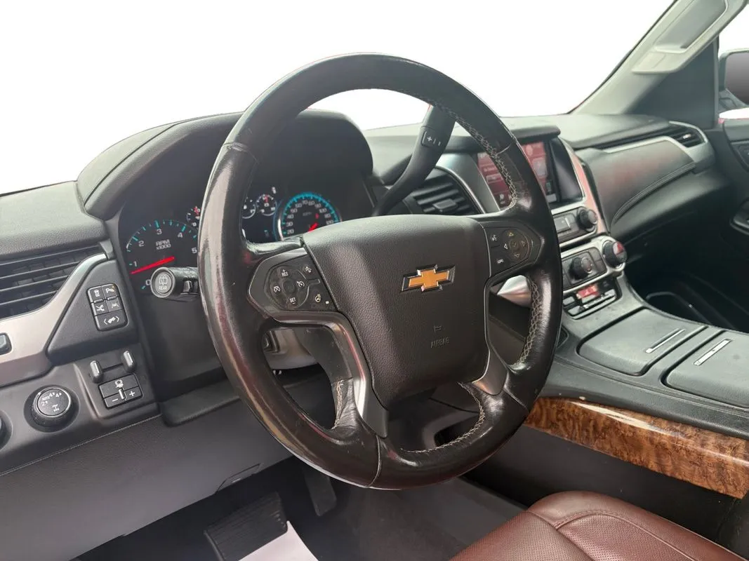 Chevrolet Suburban photo 11
