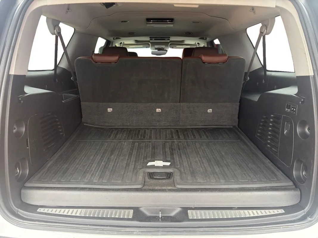 Chevrolet Suburban photo 18