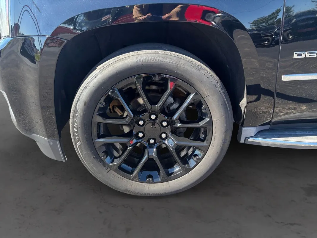 GMC Yukon XL photo 9