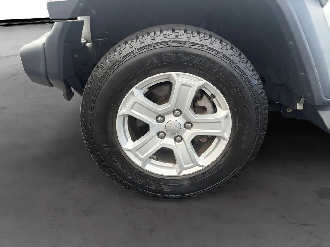 Jeep Wrangler photo 9