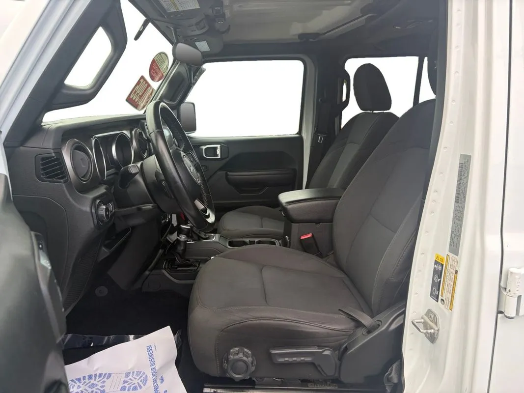 Jeep Wrangler photo 10