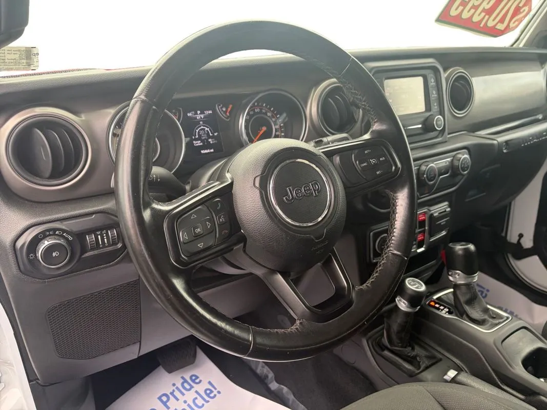 Jeep Wrangler photo 11