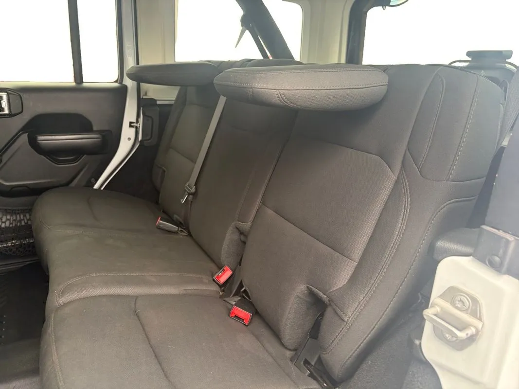 Jeep Wrangler photo 13
