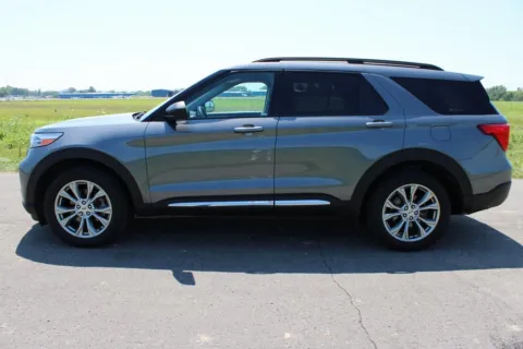 More photos of 2021 Ford Explorer XLT at Fairfield Trucks, OH