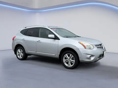 Silver 2013 Nissan Rogue SV for sale in Maryville, TN