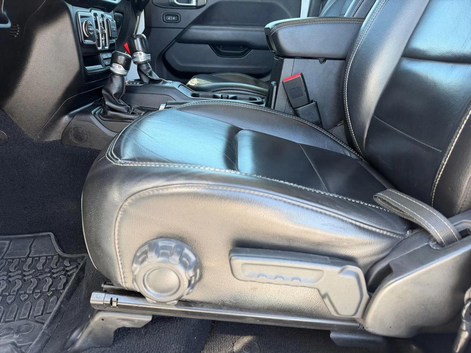 2020 Jeep Gladiator Overland - Photo 12