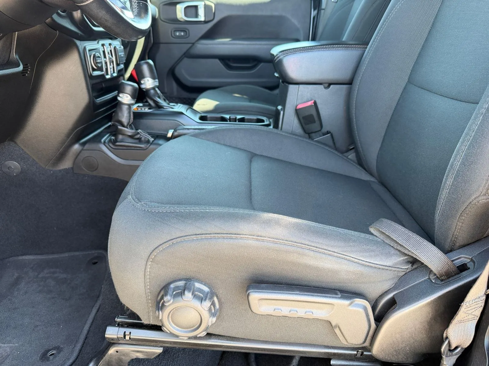 2020 Jeep Wrangler Unlimited Sahara - Photo 11