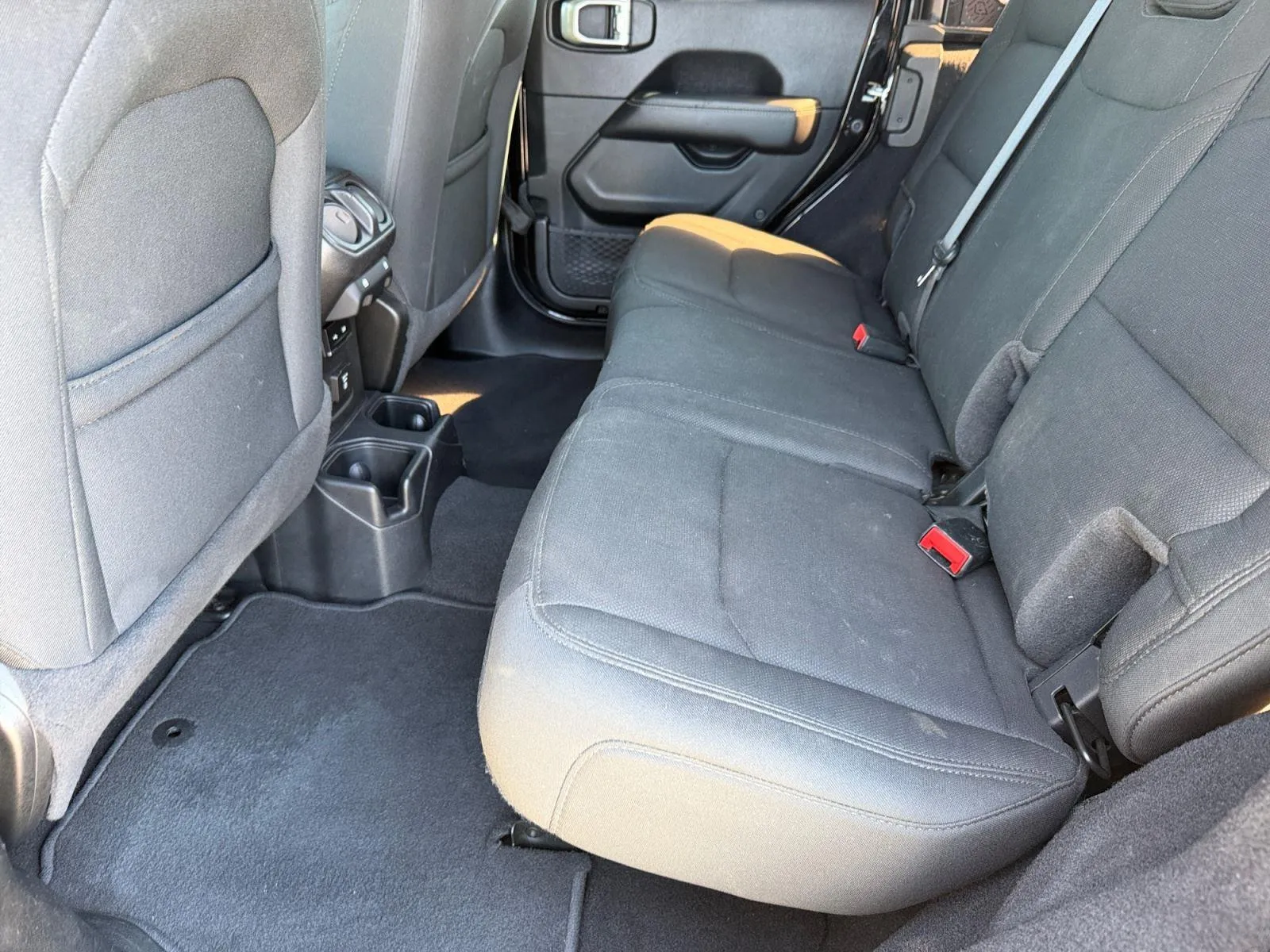 2020 Jeep Wrangler Unlimited Sahara - Photo 12