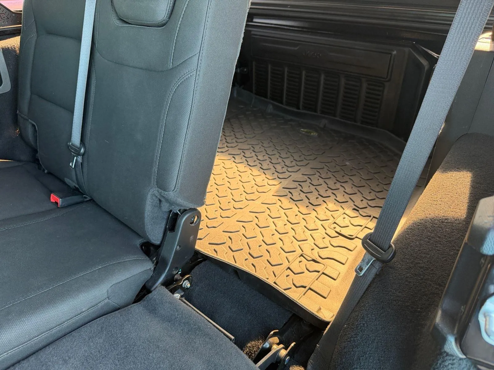 2020 Jeep Wrangler Unlimited Sahara - Photo 13