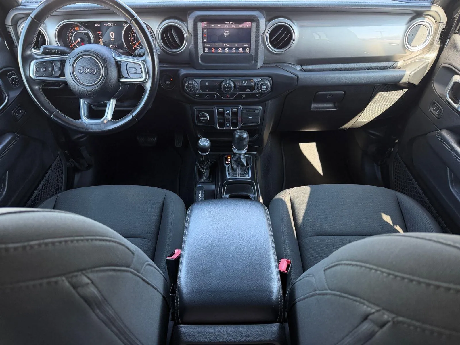 2020 Jeep Wrangler Unlimited Sahara - Photo 18