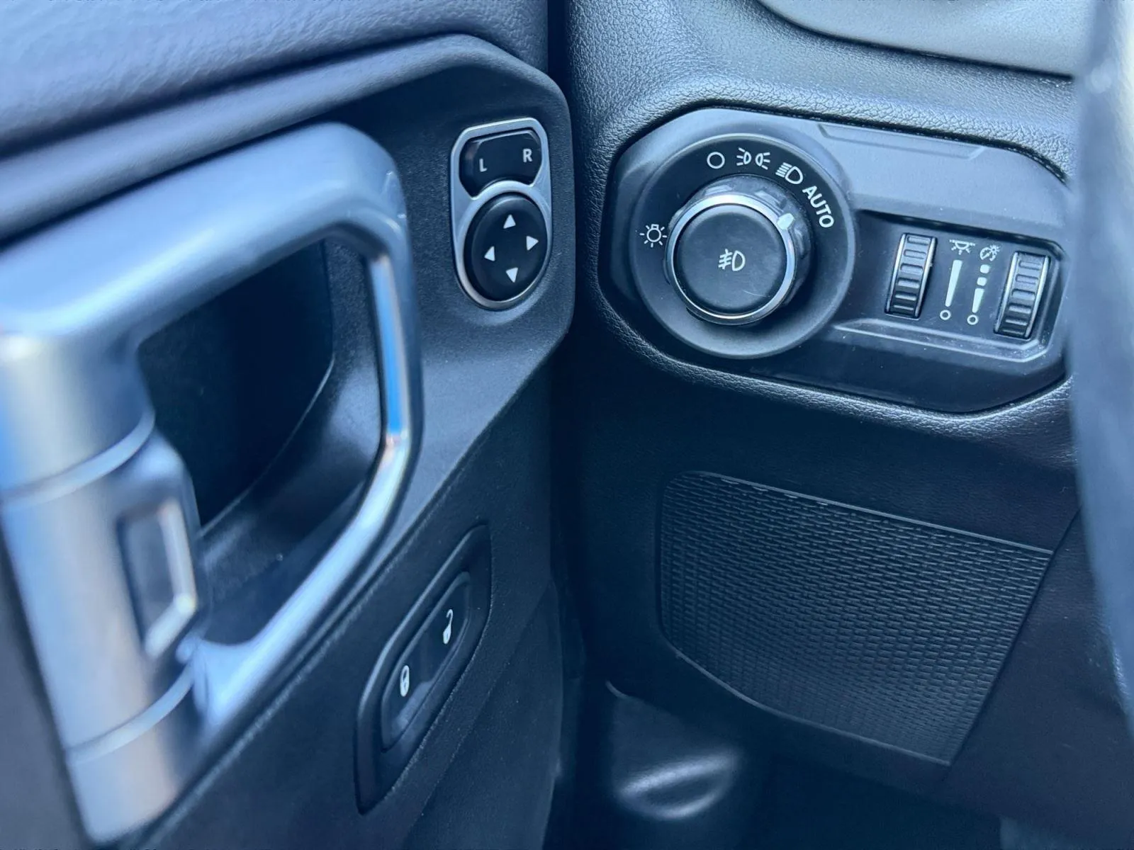 2020 Jeep Wrangler Unlimited Sahara - Photo 21