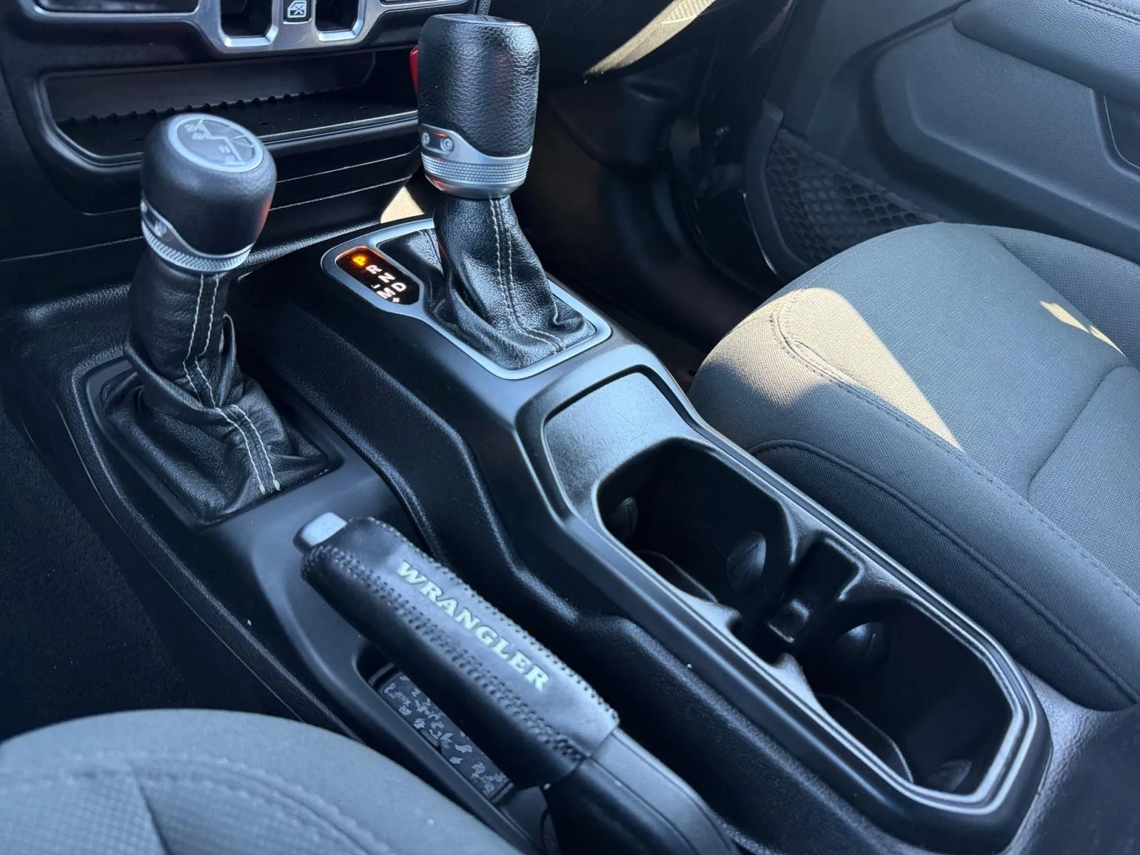 2020 Jeep Wrangler Unlimited Sahara - Photo 24