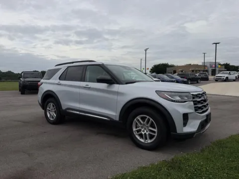 White 2025 Ford Explorer Active for sale in Maryville, TN