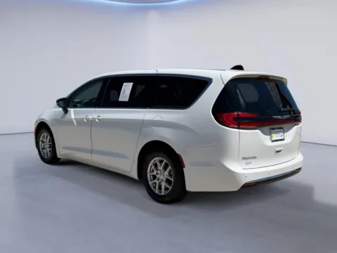 More photos of 2024 Chrysler Pacifica Touring L at Twin City Certified, TN