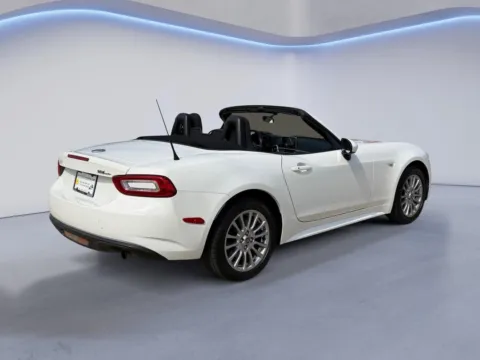More photos of 2018 FIAT 124 Spider Classica at Twin City Certified, TN