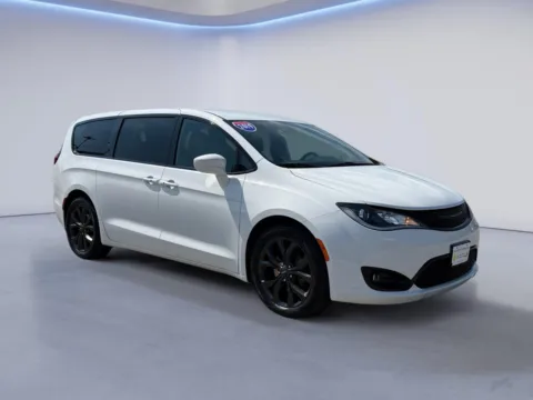 White 2019 Chrysler Pacifica Touring Plus for sale in Maryville, TN