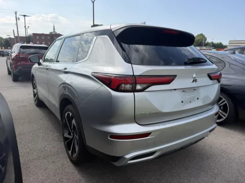 More photos of 2024 MITSUBISHI OUTLANDER SE at Twin City Certified, TN